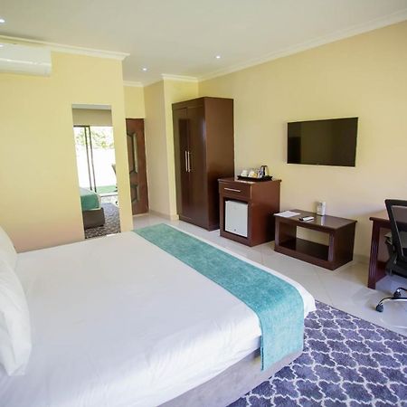 Douglas Lodge & Apartments Lilongwe Buitenkant foto