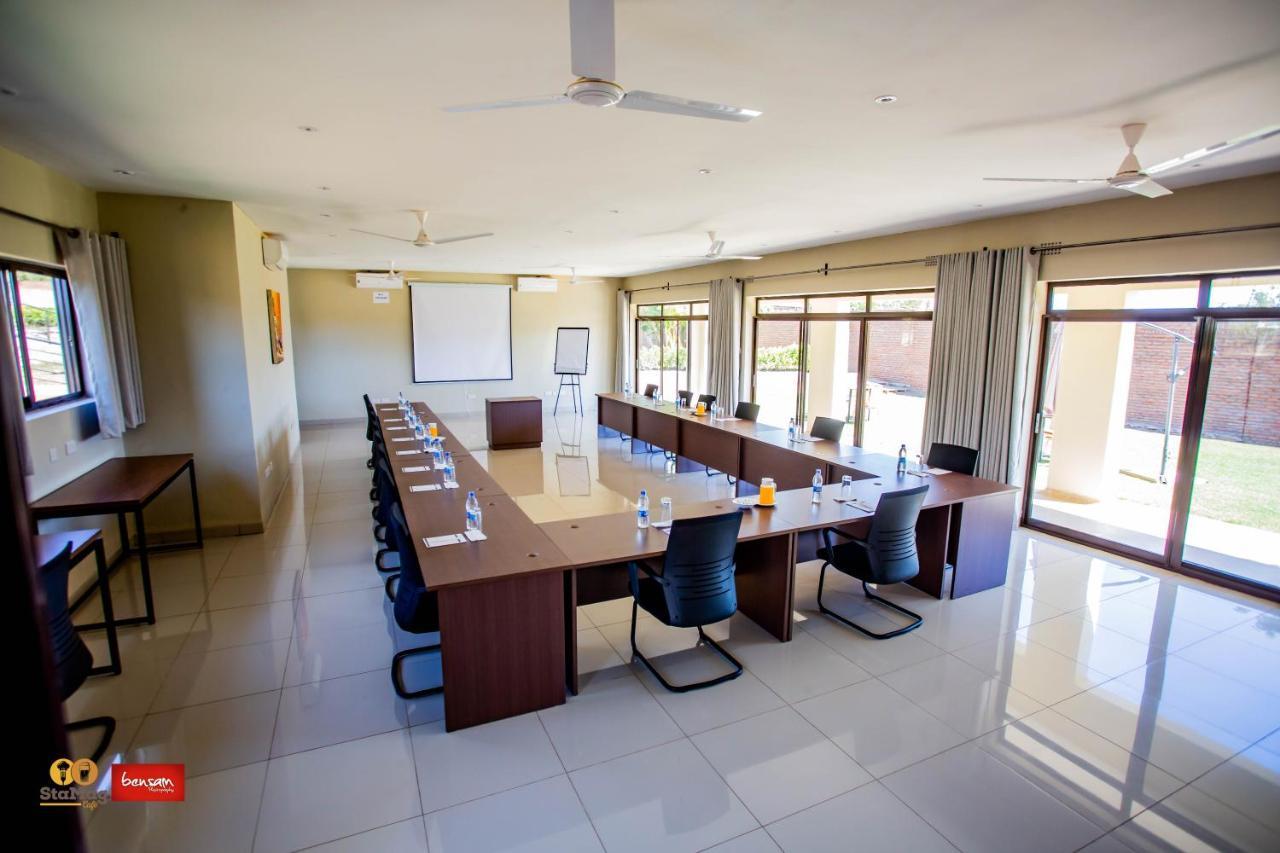 Douglas Lodge & Apartments Lilongwe Buitenkant foto