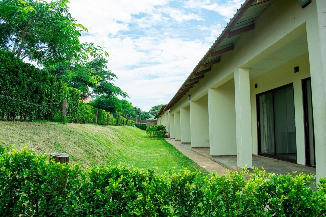 Douglas Lodge & Apartments Lilongwe Buitenkant foto