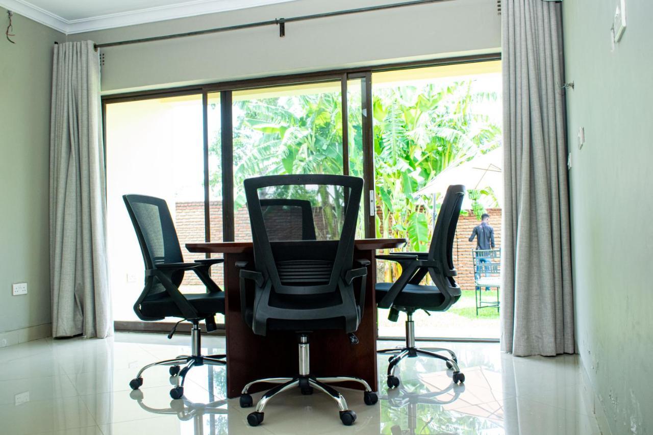 Douglas Lodge & Apartments Lilongwe Buitenkant foto