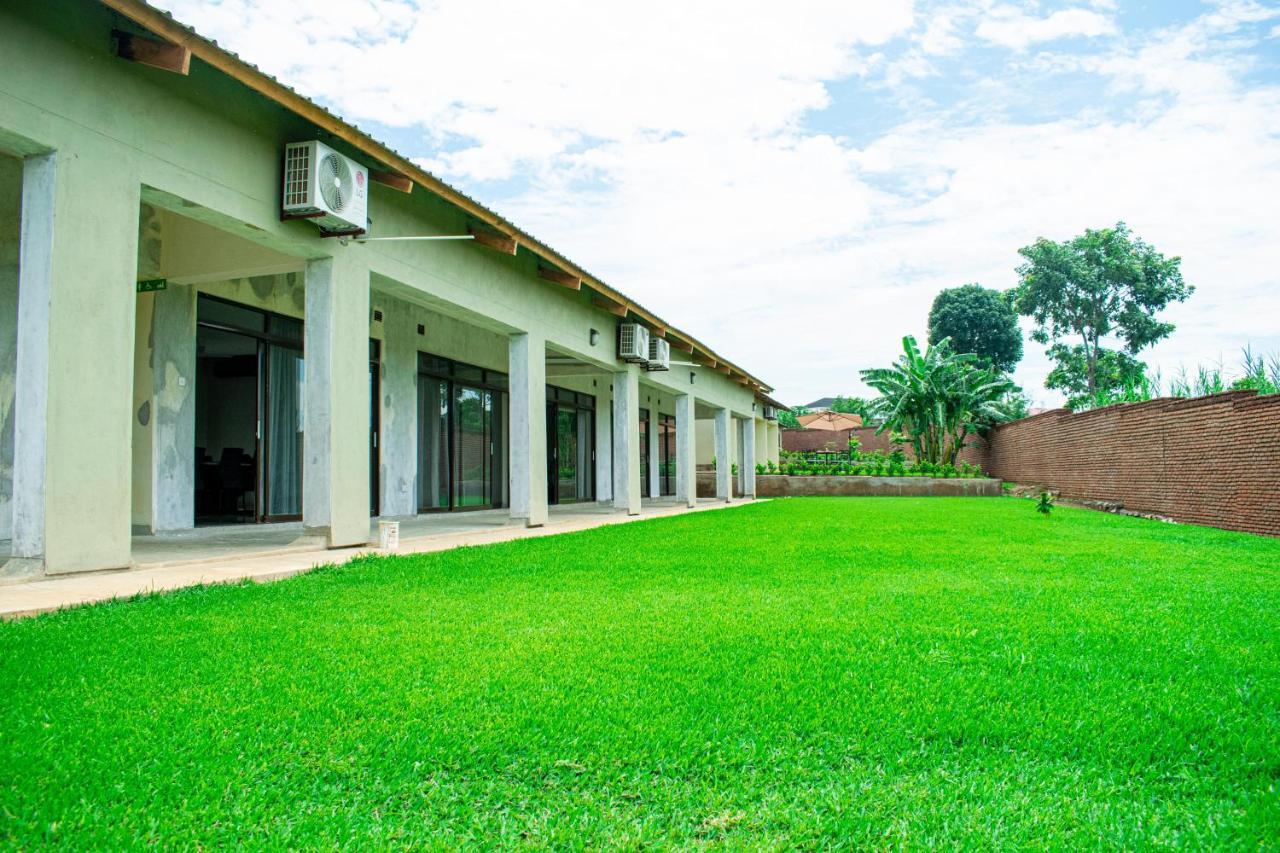 Douglas Lodge & Apartments Lilongwe Buitenkant foto