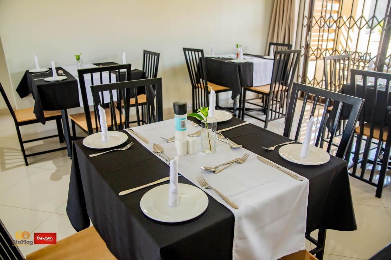 Douglas Lodge & Apartments Lilongwe Buitenkant foto