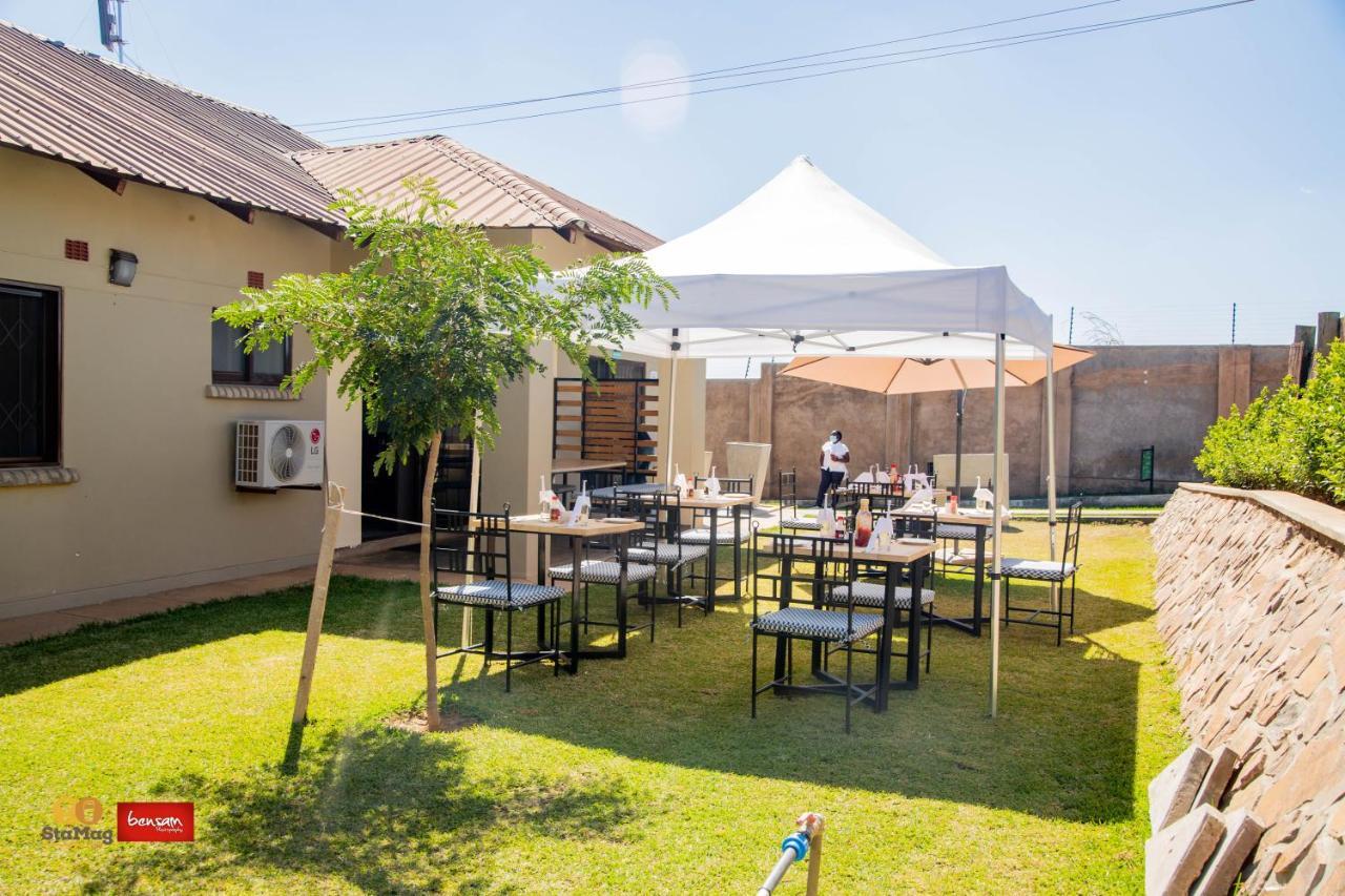 Douglas Lodge & Apartments Lilongwe Buitenkant foto