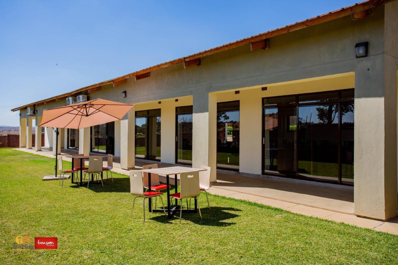 Douglas Lodge & Apartments Lilongwe Buitenkant foto
