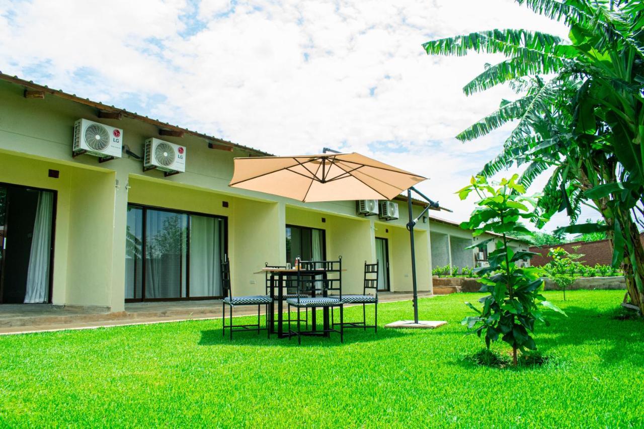 Douglas Lodge & Apartments Lilongwe Buitenkant foto