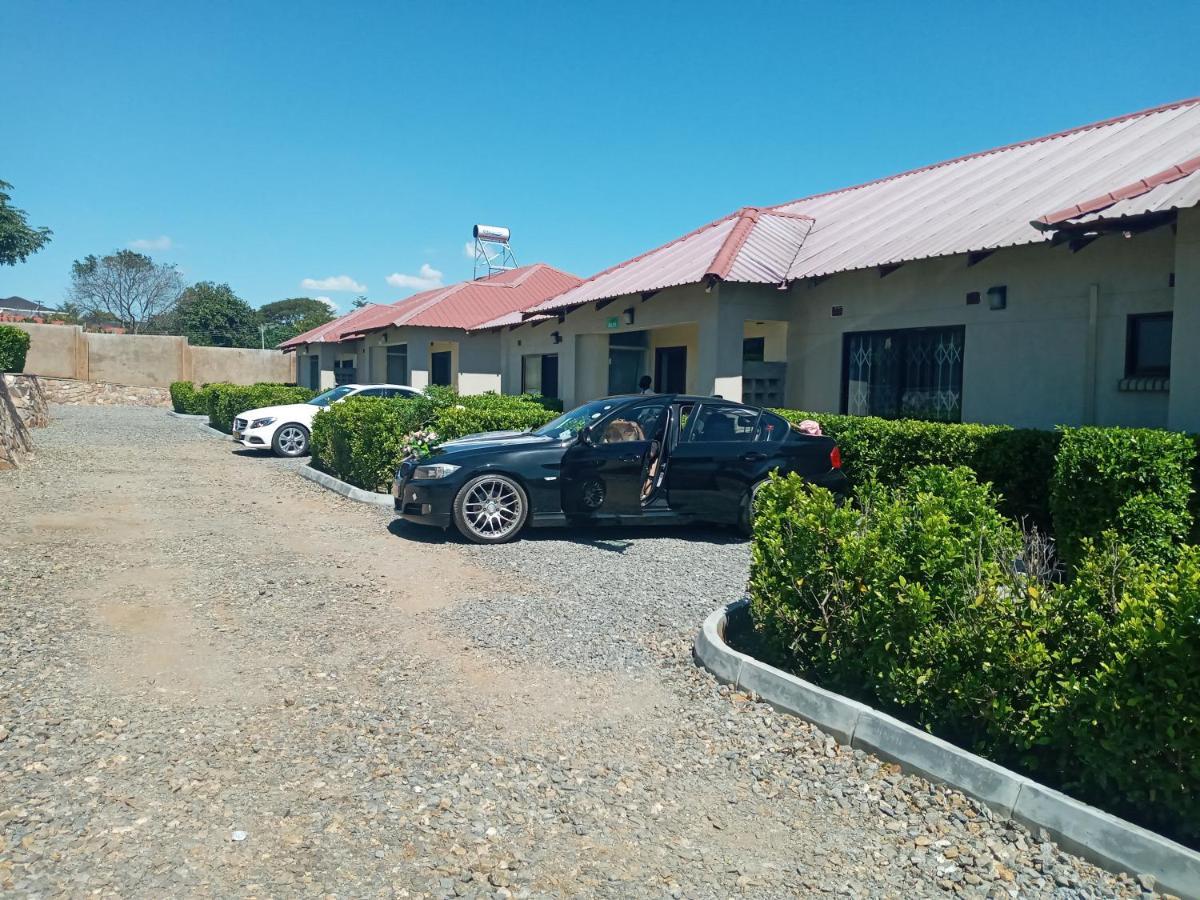 Douglas Lodge & Apartments Lilongwe Buitenkant foto