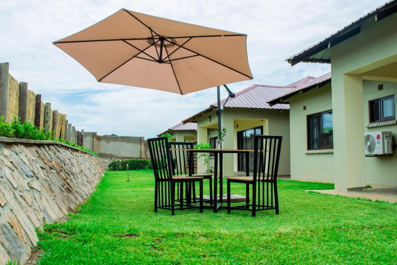 Douglas Lodge & Apartments Lilongwe Buitenkant foto
