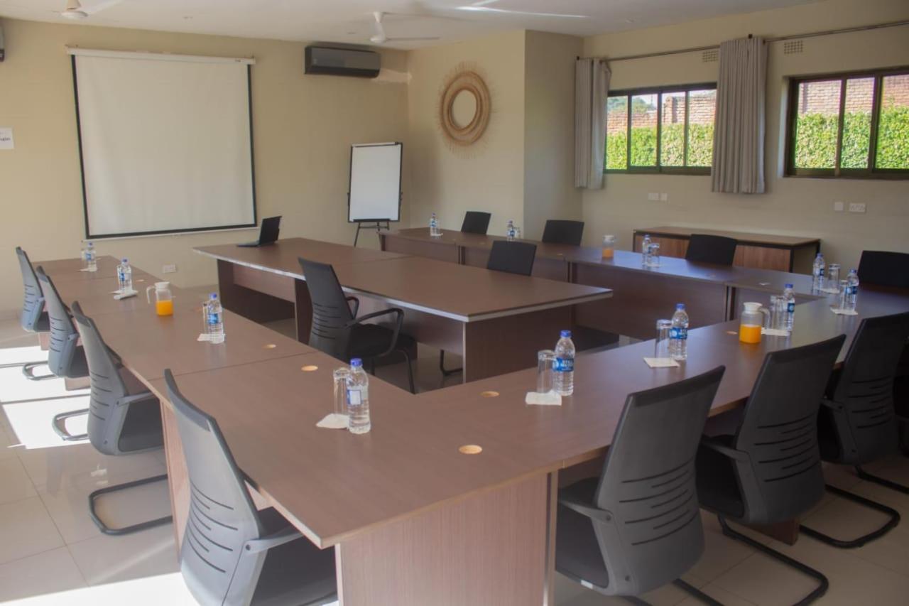 Douglas Lodge & Apartments Lilongwe Buitenkant foto