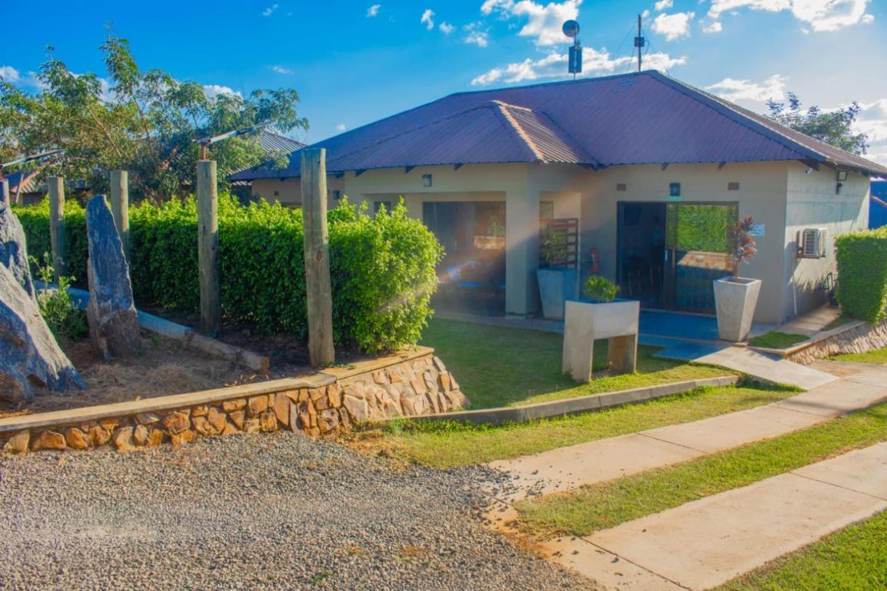 Douglas Lodge & Apartments Lilongwe Buitenkant foto
