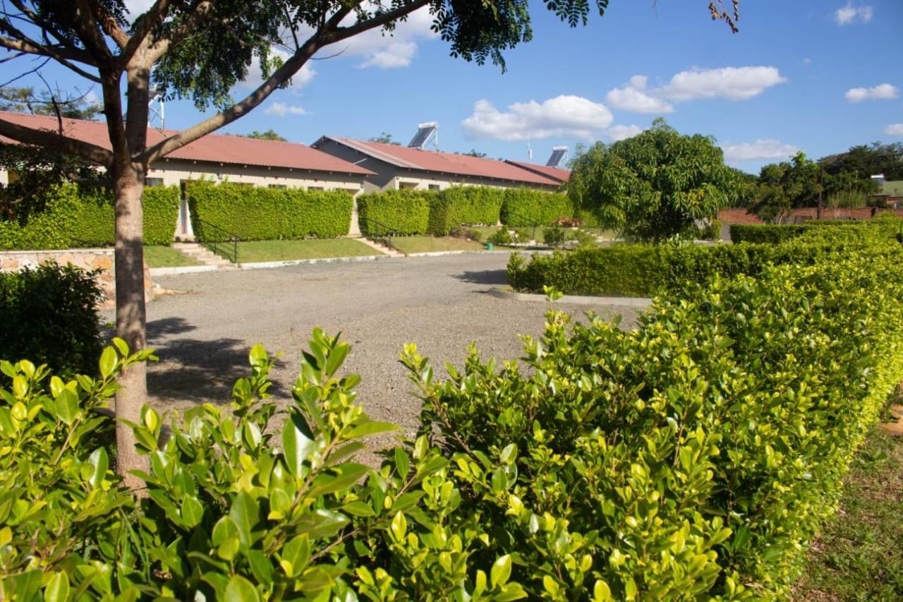 Douglas Lodge & Apartments Lilongwe Buitenkant foto